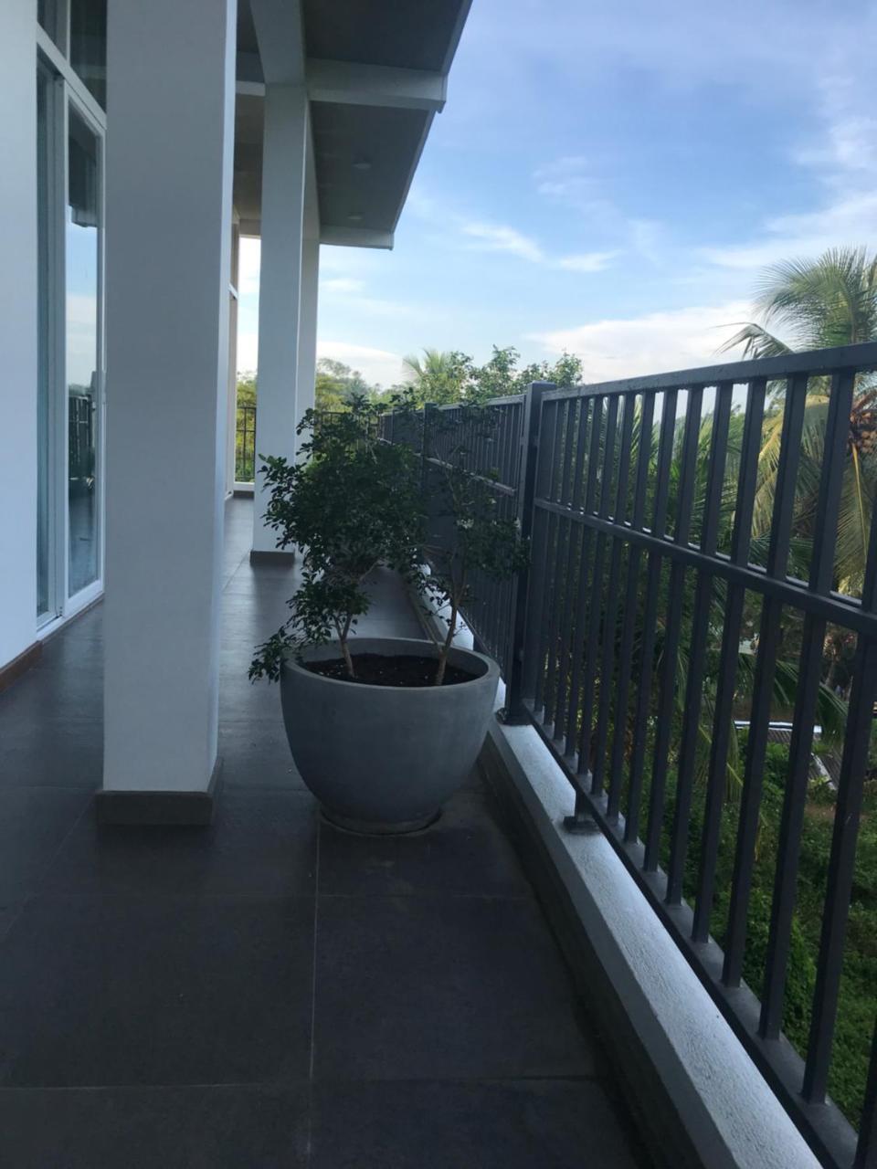 Hikka Hill Loft Apartment Hikkaduwa Bagian luar foto
