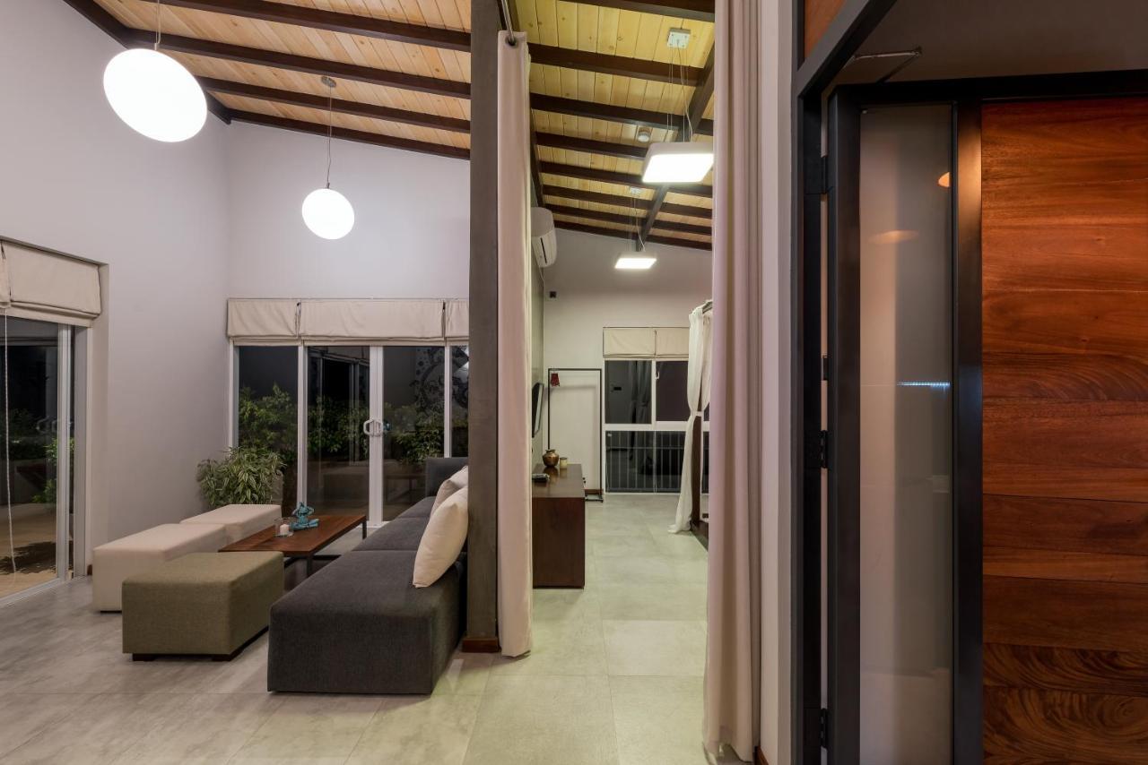 Hikka Hill Loft Apartment Hikkaduwa Bagian luar foto