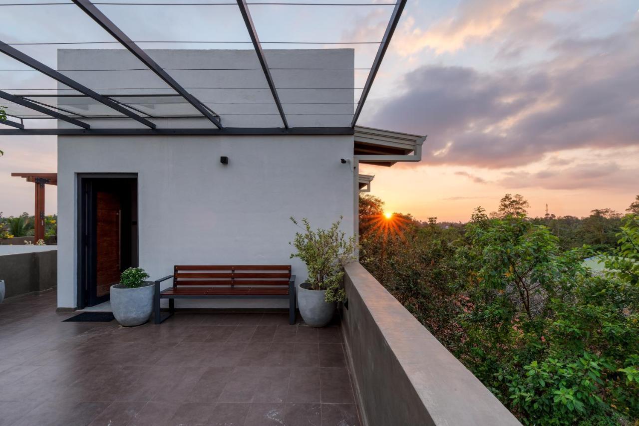 Hikka Hill Loft Apartment Hikkaduwa Bagian luar foto