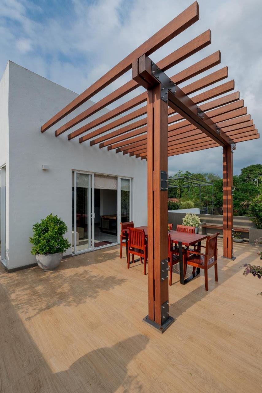 Hikka Hill Loft Apartment Hikkaduwa Bagian luar foto